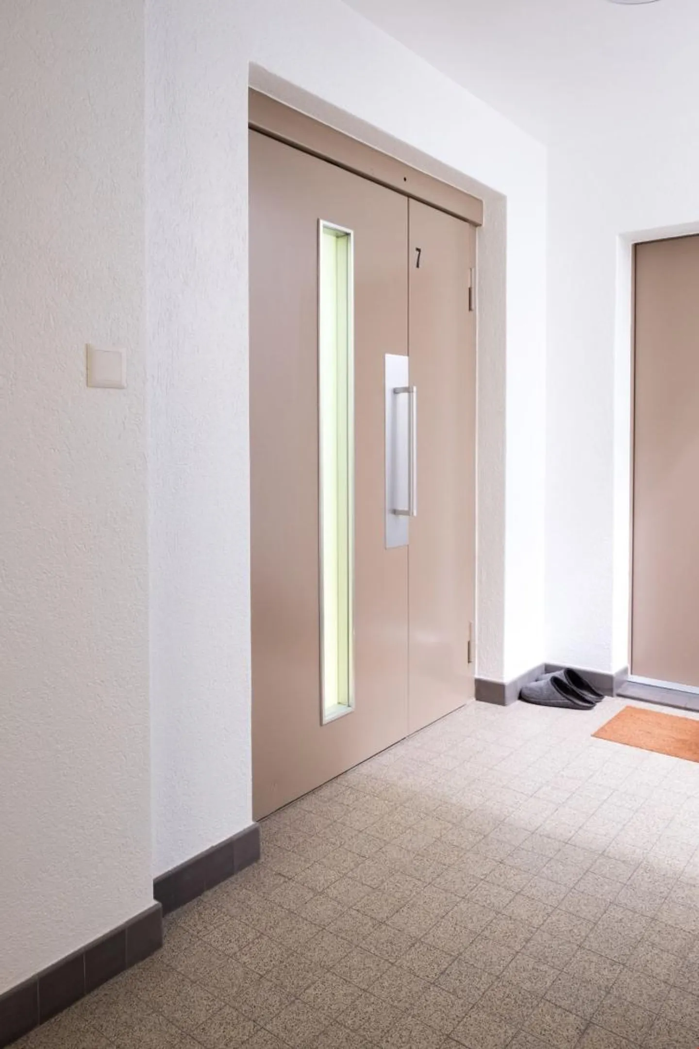 Appartamento familiare con 4,5 stanze e balcone chiuso! - Foto 7 di 8