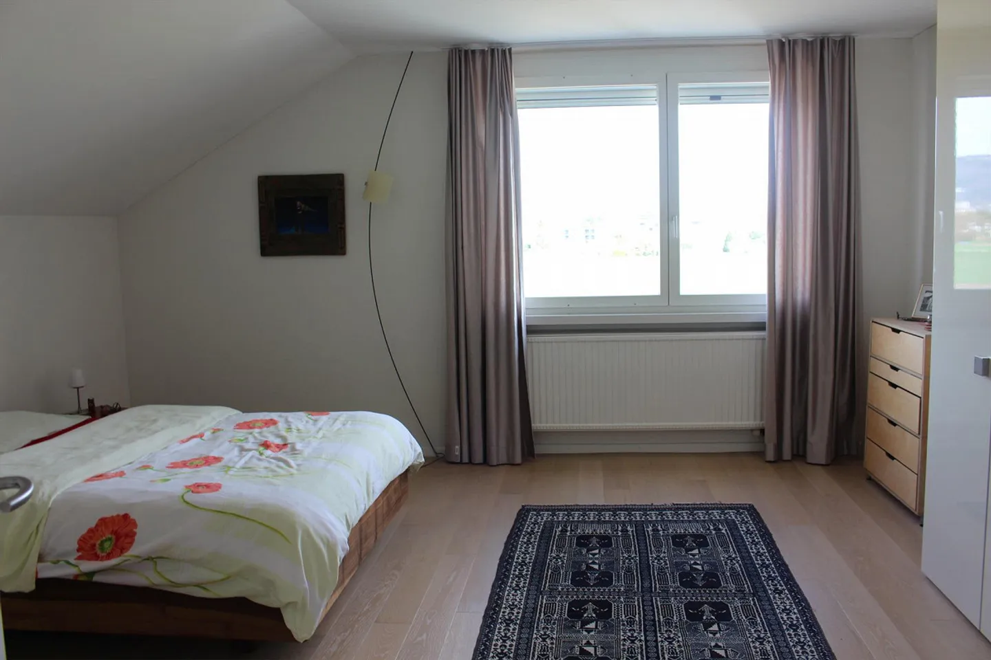 Spacious 2.5-Room Penthouse Apartment (90 m2) Near the Lake - Photo 7 of 17