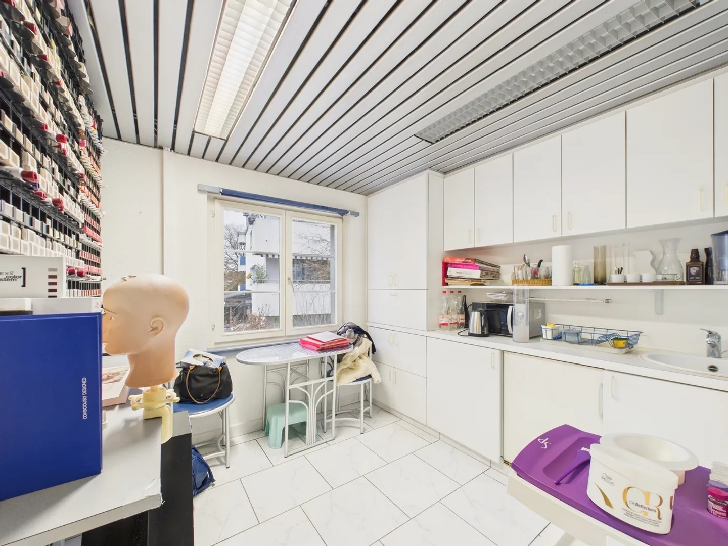 Espace de vente attrayant à Uster - idéal pour un concept de coiffure ou de beauté avec beaucoup de possibilités d'aménagement et 5 places de parking - Photo 5 sur 10