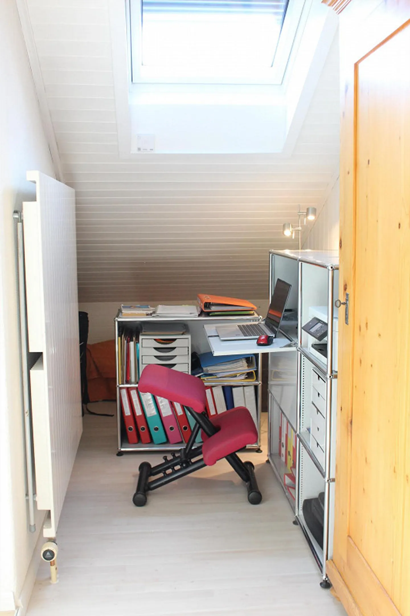 Spacious 2.5-Room Penthouse Apartment (90 m2) Near the Lake - Photo 13 of 17