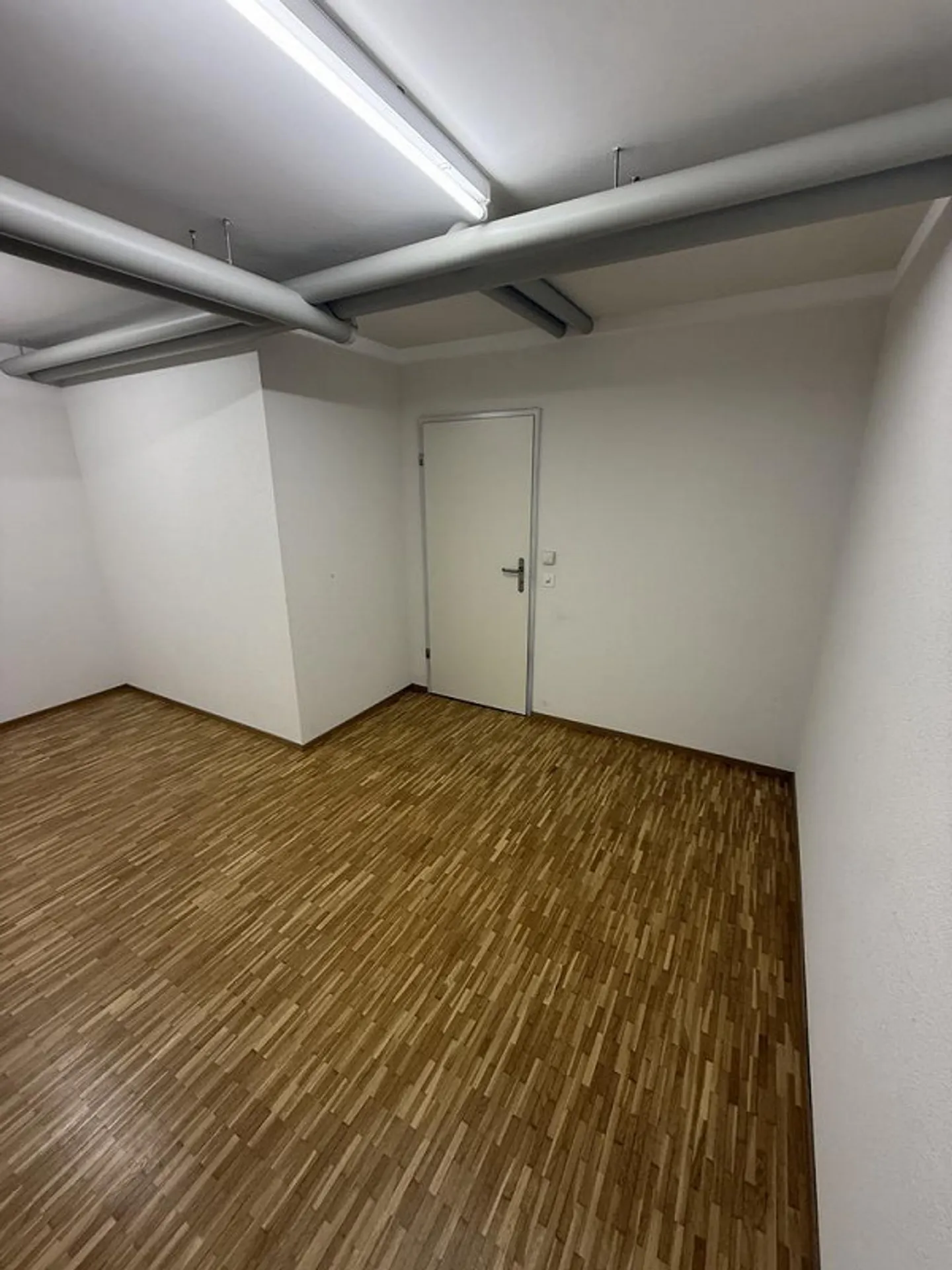 Salle de bricolage avec confort - Chauffage au sol et installations sanitaires - Photo 4 sur 6