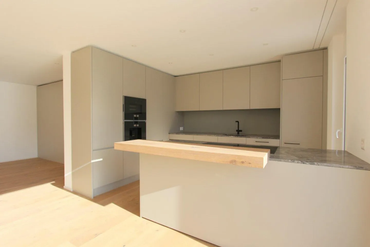 Extravagant Living - with panoramic view! - Photo 4 of 12