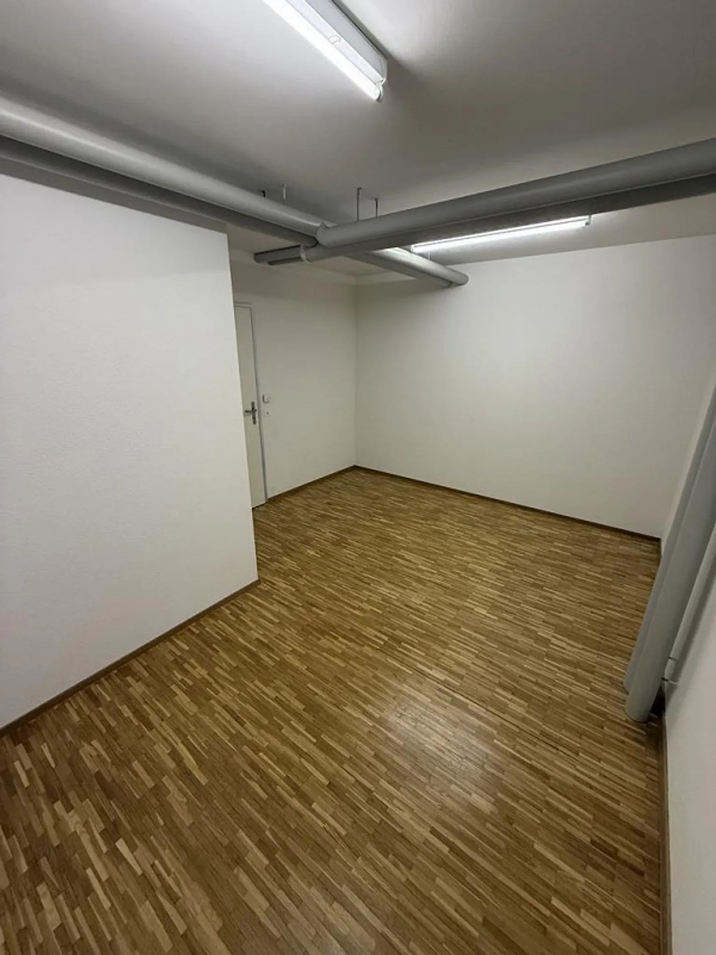 Salle de bricolage avec confort - Chauffage au sol et installations sanitaires - Photo 5 sur 6