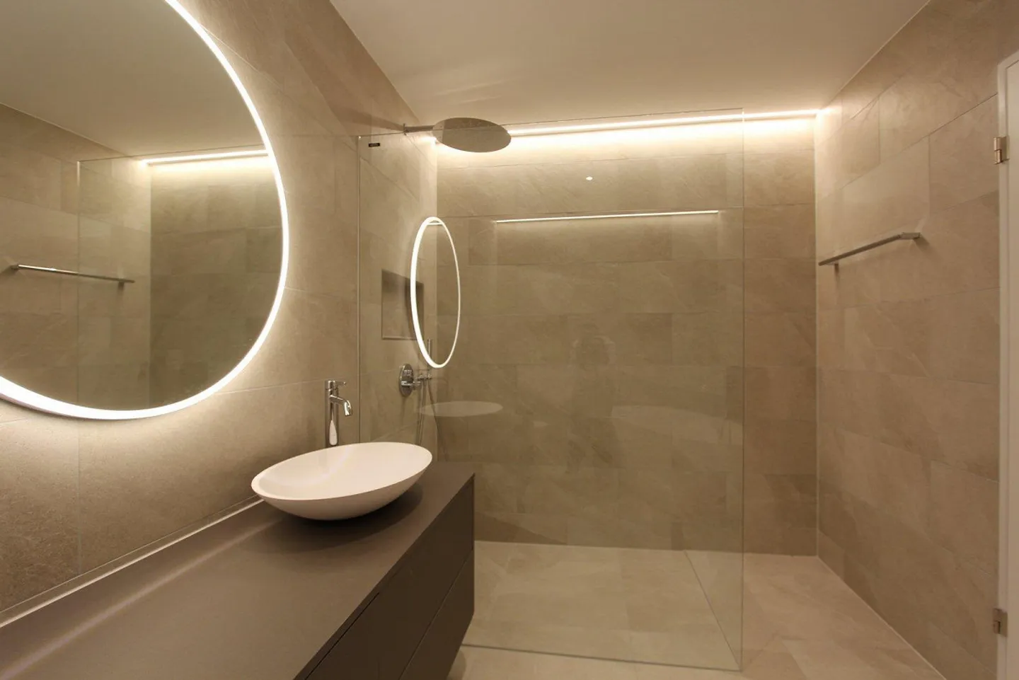 Extravagant Living - with panoramic view! - Photo 7 of 12