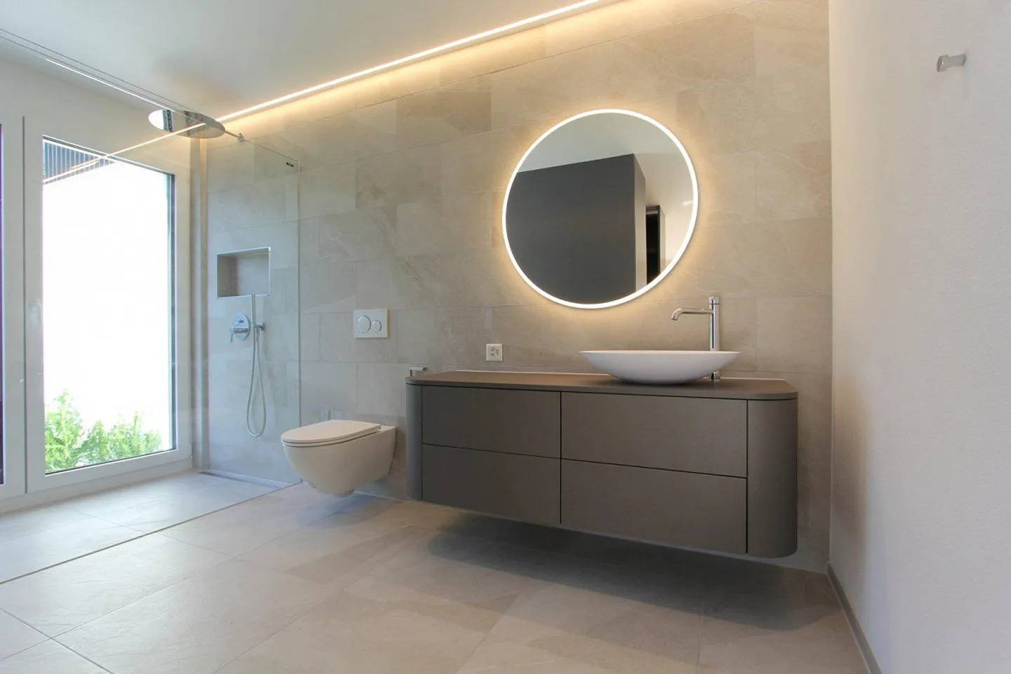 Extravagant Living - with panoramic view! - Photo 8 of 12