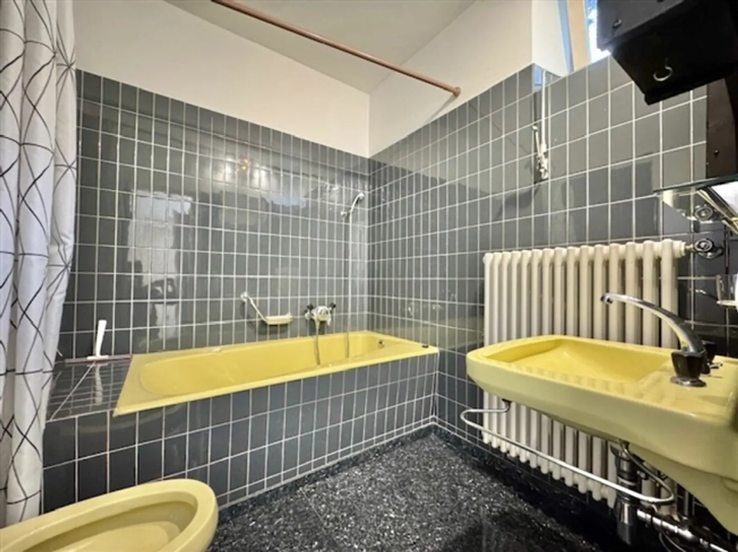 FOR SALE IN VAL RESA (Brione sopra Minusio) - HOUSE WITH SWIMMING POOL AND LARGE GARDEN - Photo 9 of 20