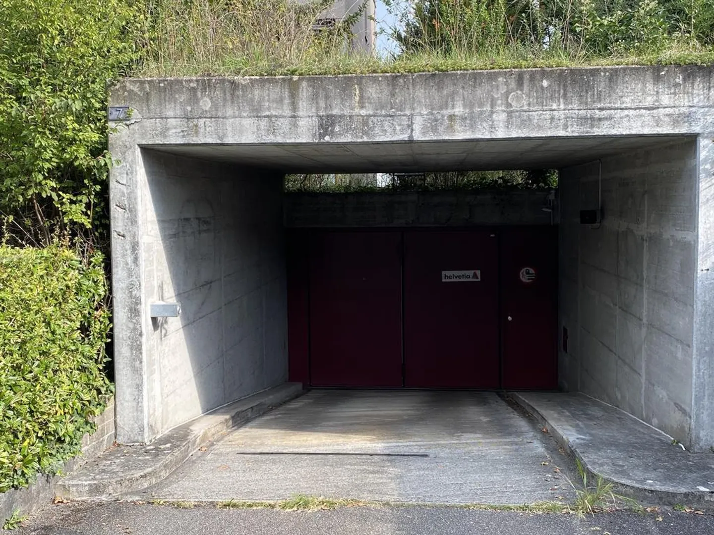 Espace de stationnement pour motos dans un emplacement central en face de Gartenstadt - Photo 2 sur 2