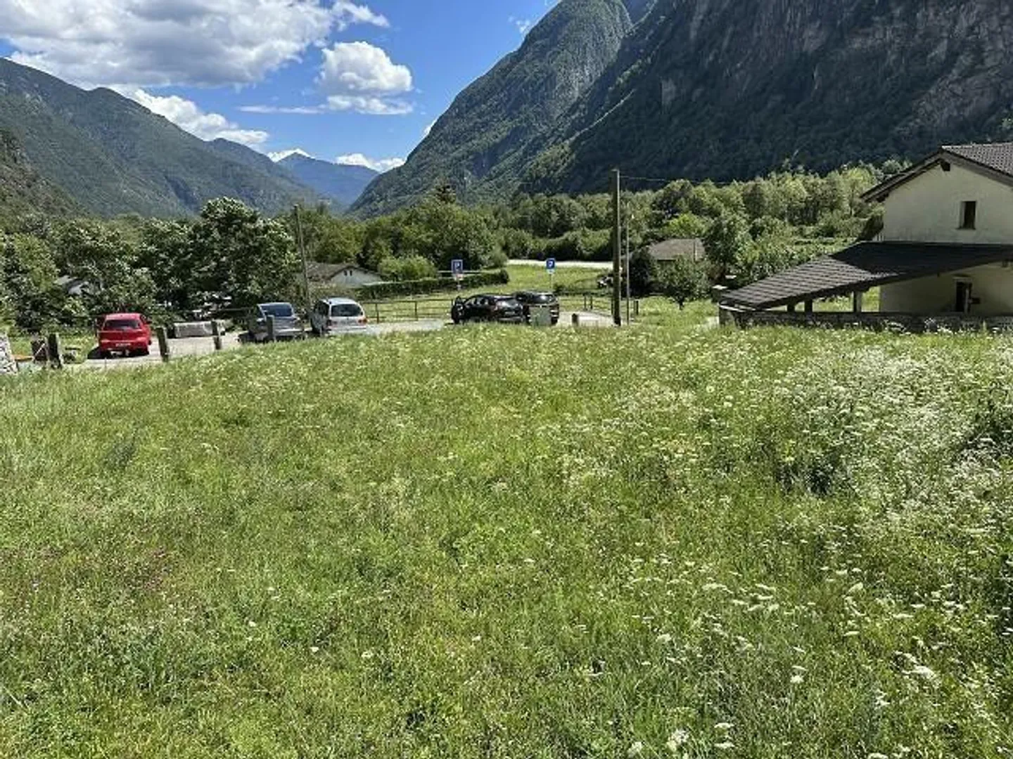 Terrain constructible de 415 m2 dans un emplacement très calme et ensoleillé avec vue... - Photo 7 sur 11