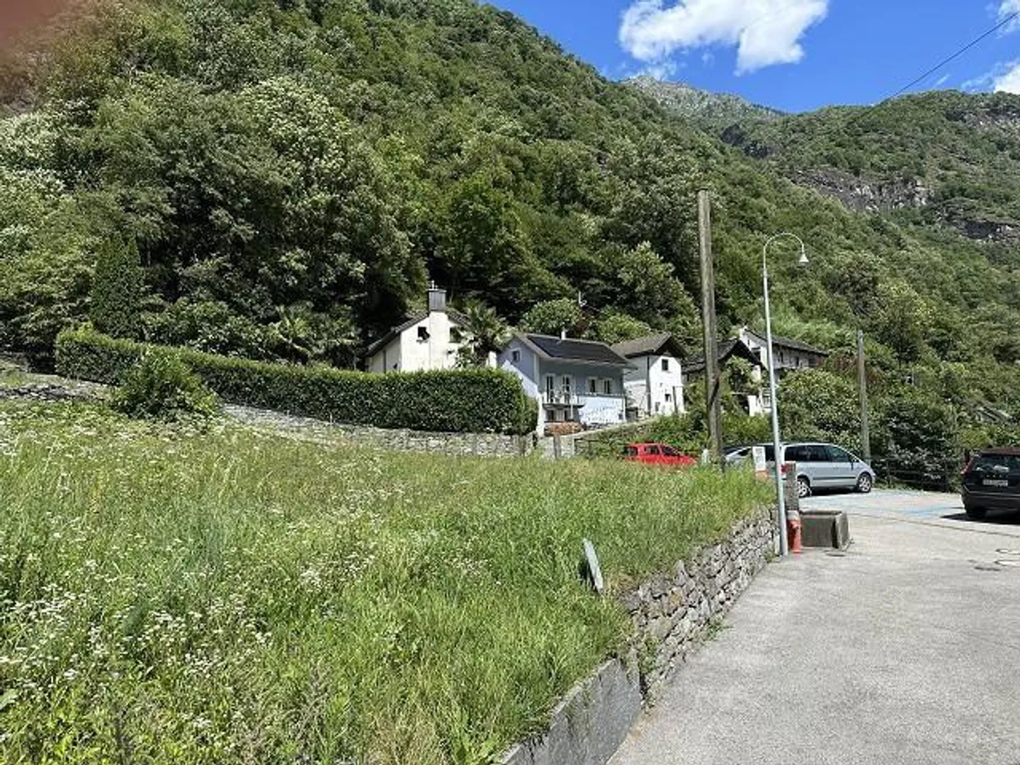 Terrain constructible de 415 m2 dans un emplacement très calme et ensoleillé avec vue... - Photo 8 sur 11
