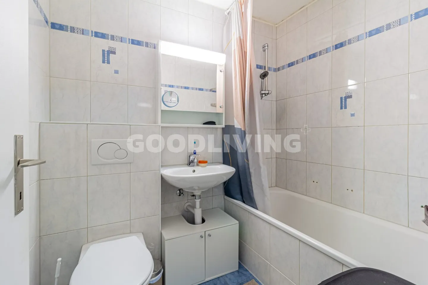 Stylish Duplex with Stunning Views - Photo 5 of 9