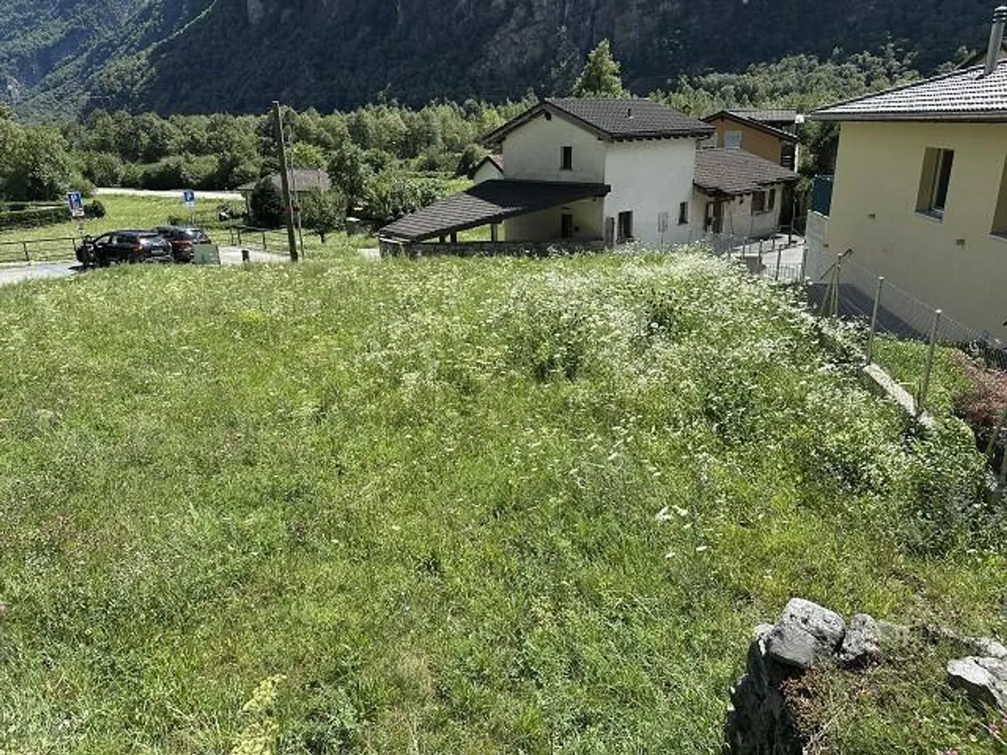 Terrain constructible de 415 m2 dans un emplacement très calme et ensoleillé avec vue... - Photo 5 sur 11