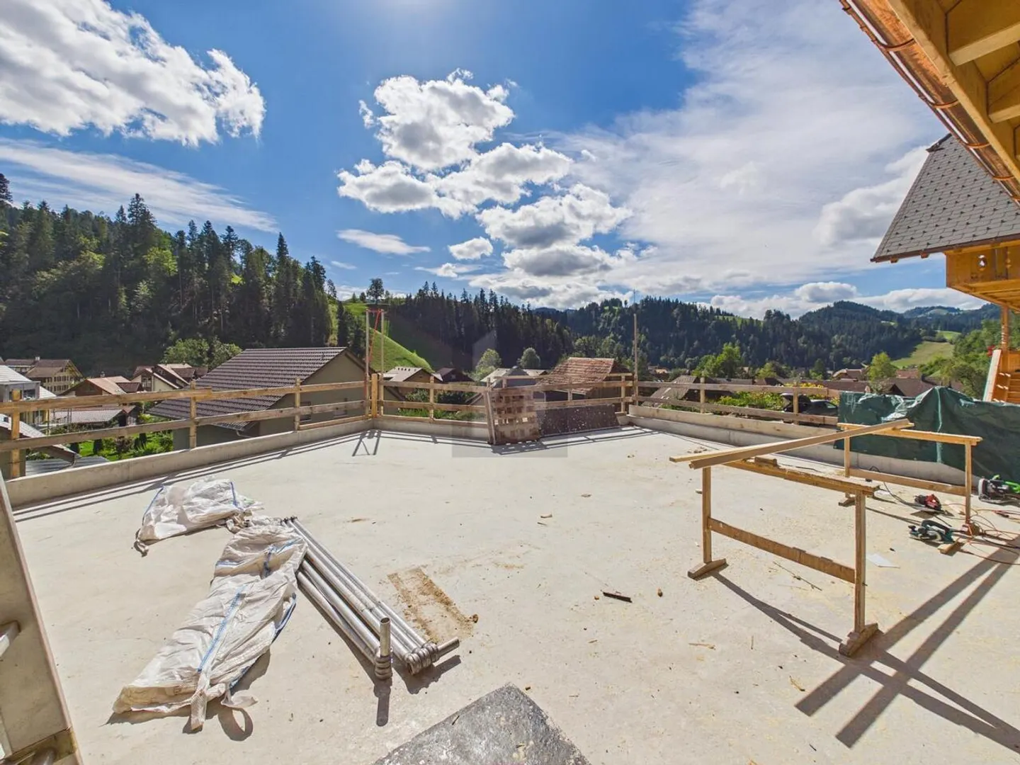 MODERN, SUSTAINABLE, CLOSE TO NATURE, WITH GALLERY - Photo 1 of 6