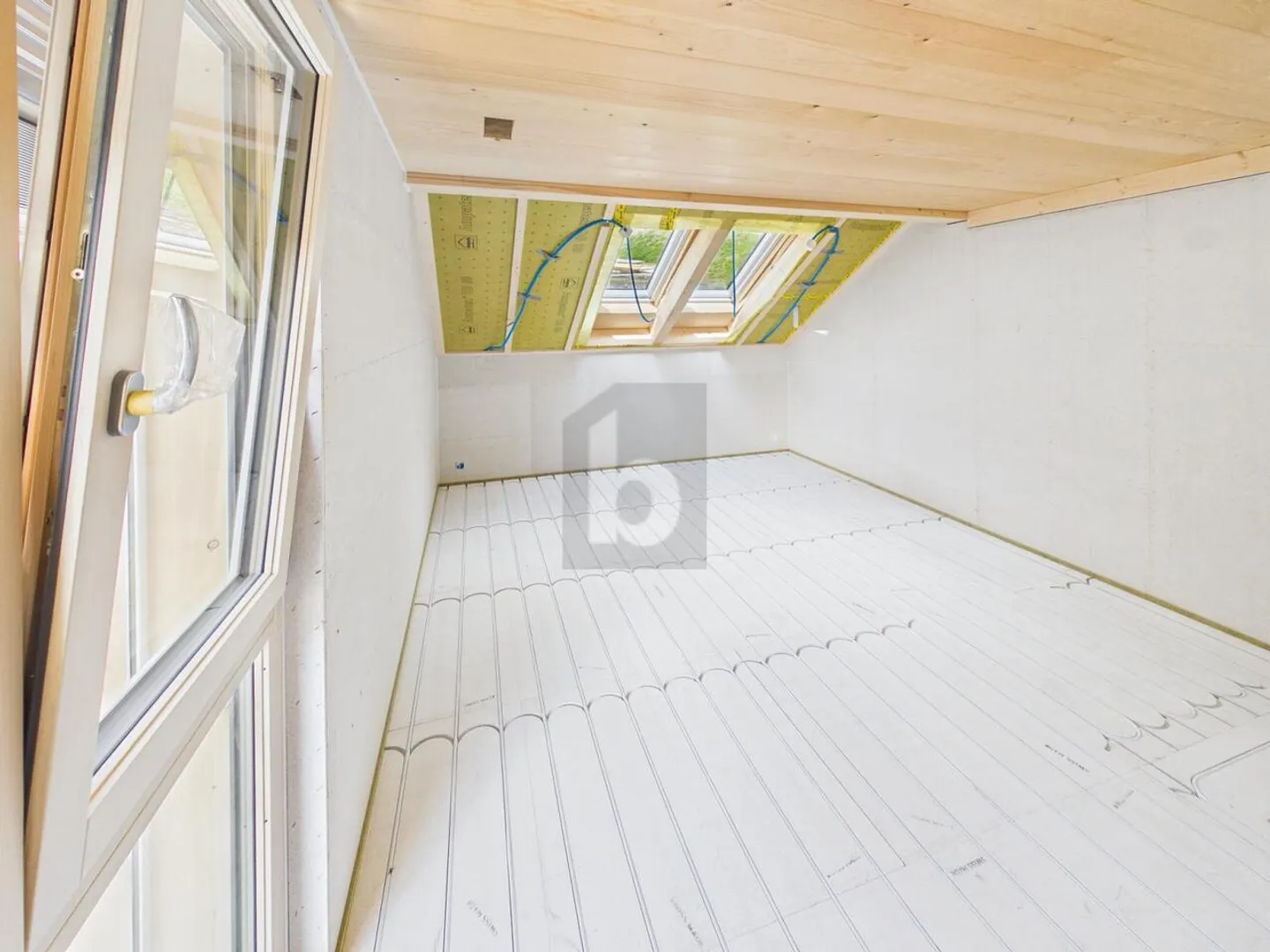 MODERN, SUSTAINABLE, CLOSE TO NATURE, WITH GALLERY - Photo 4 of 6