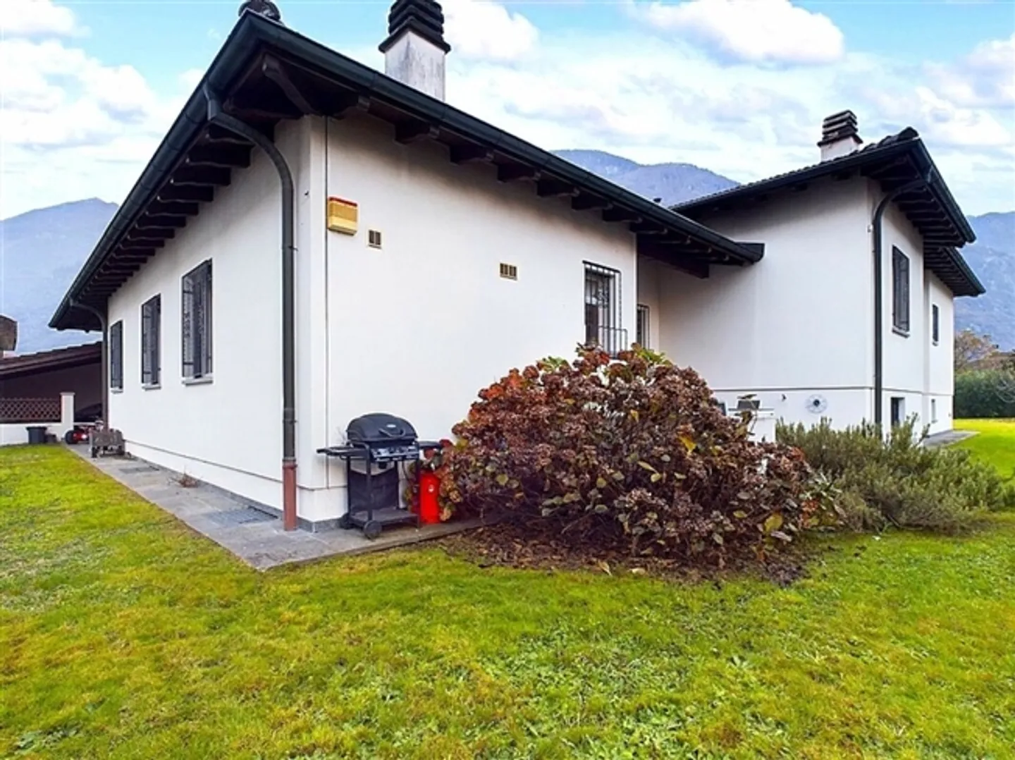 Exclusive Villa in Biasca - Living in the Heart of Ticino - Photo 4 of 20