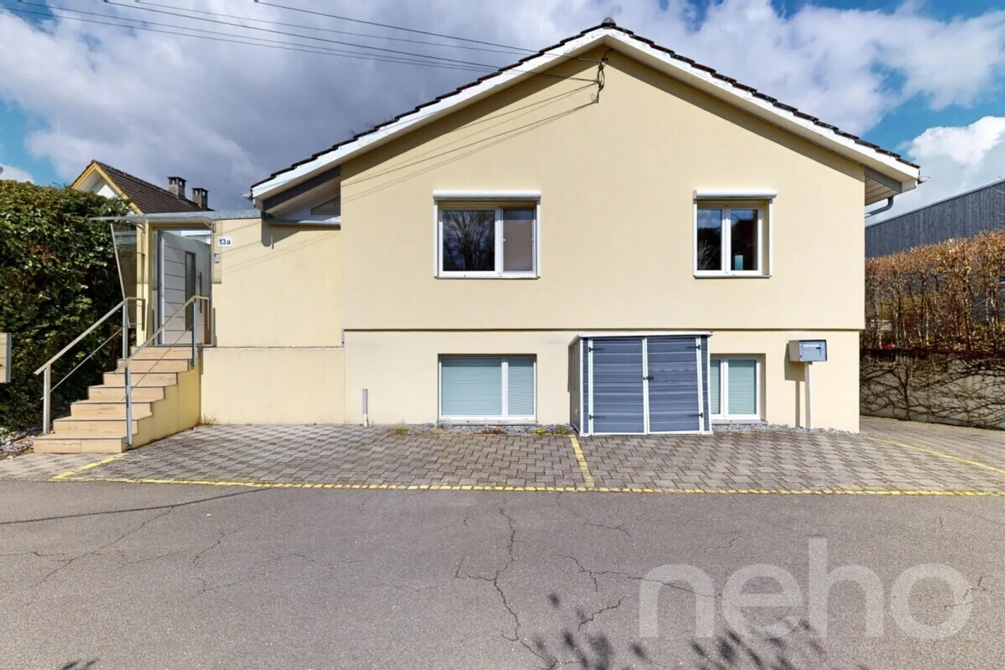Single-family house with a separate apartment in a quiet but central location - Photo 3 of 12
