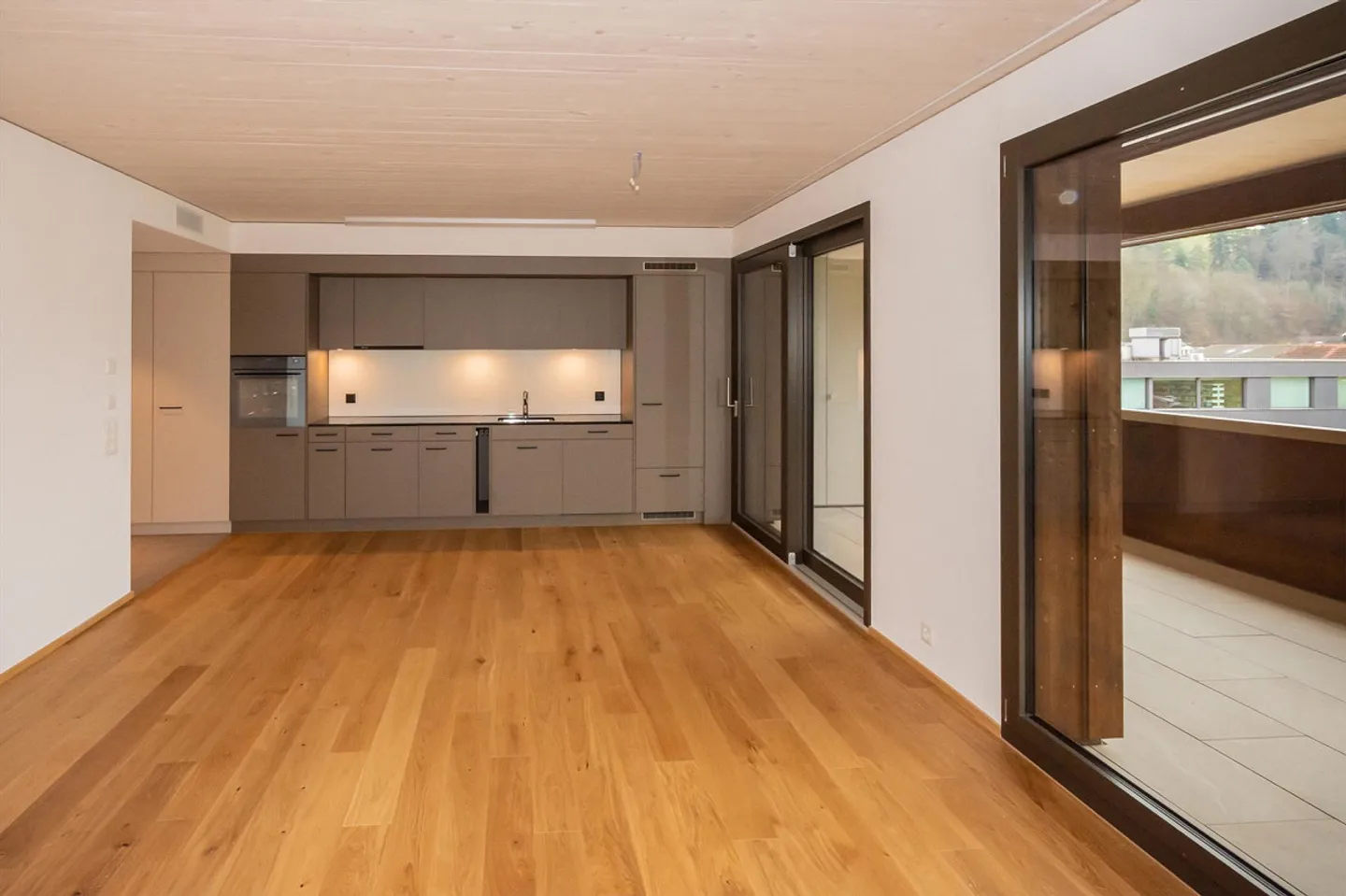Newly built apartment - Photo 2 of 12