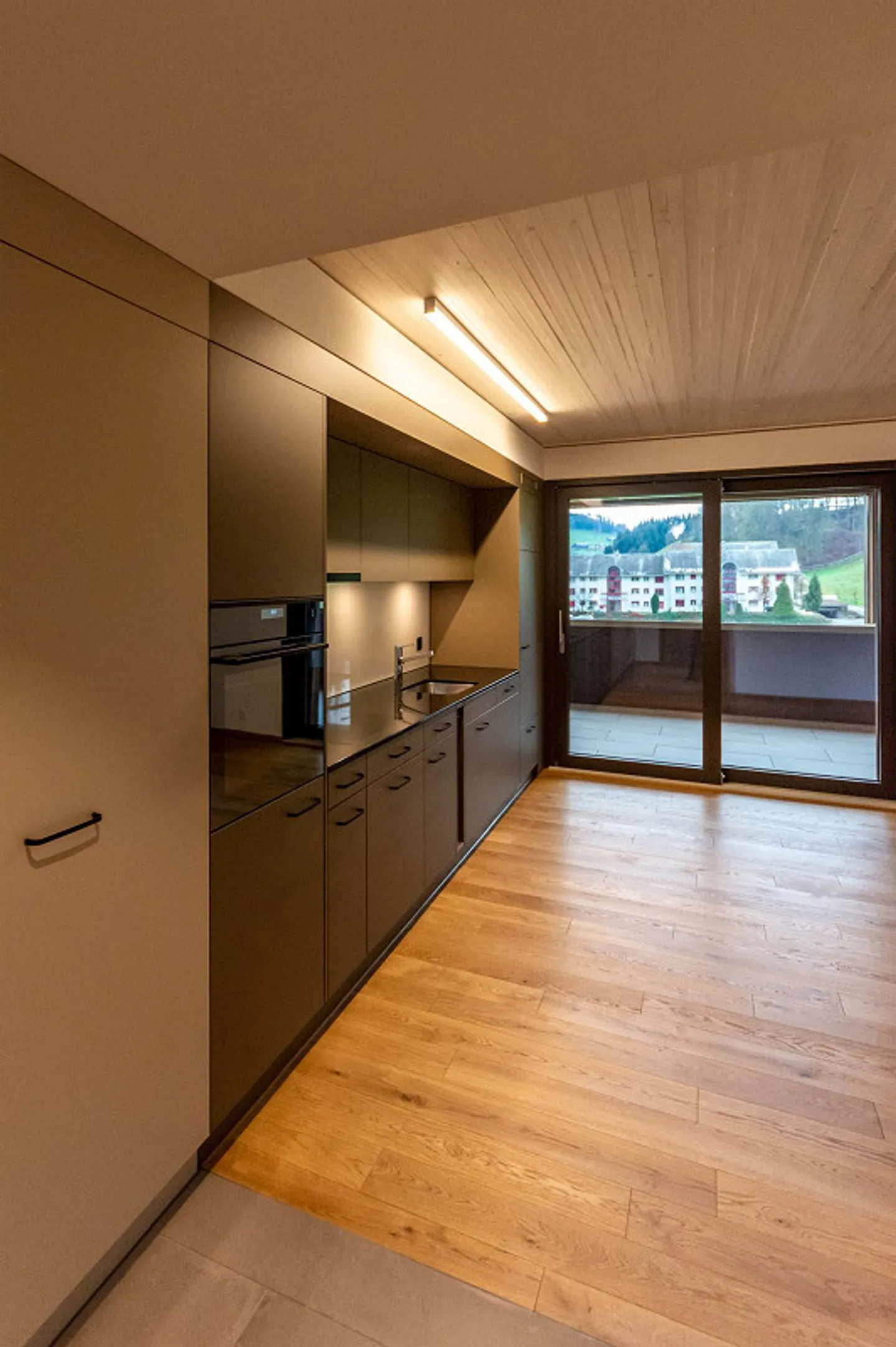 Newly built apartment - Photo 3 of 12