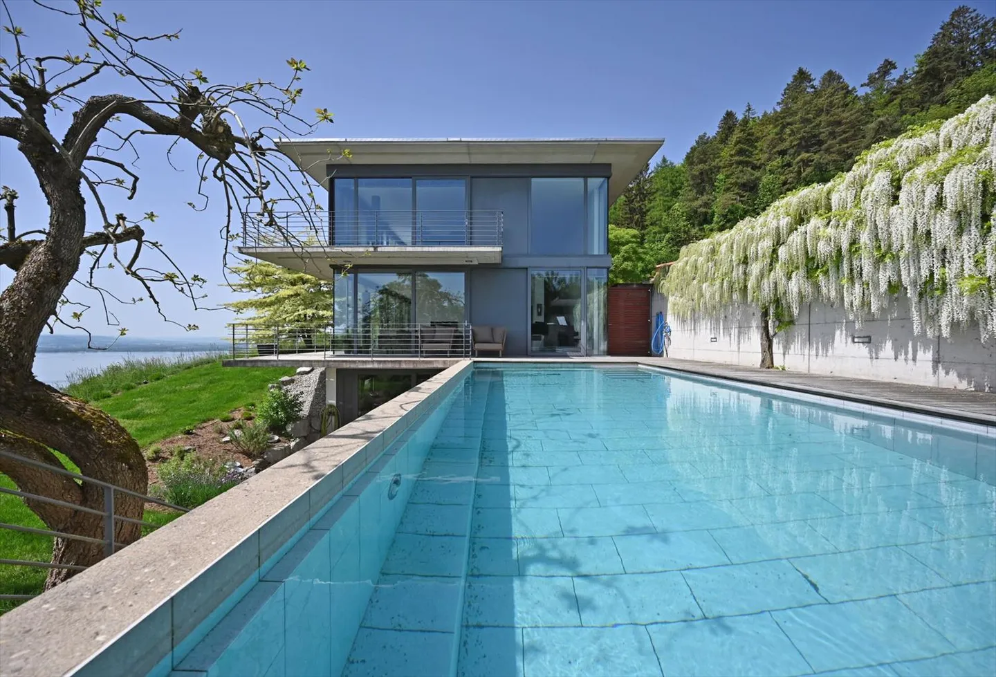 Exklusiv über dem Murtensee - Villa mit Urlaubsflair - Foto 2 von 12