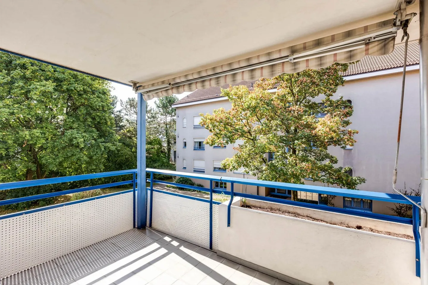 In Love, Engaged, Rented! - Photo 6 of 9