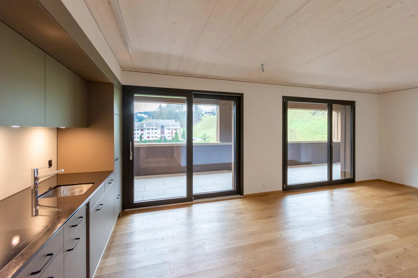 Newly built apartment - Photo 8 of 12