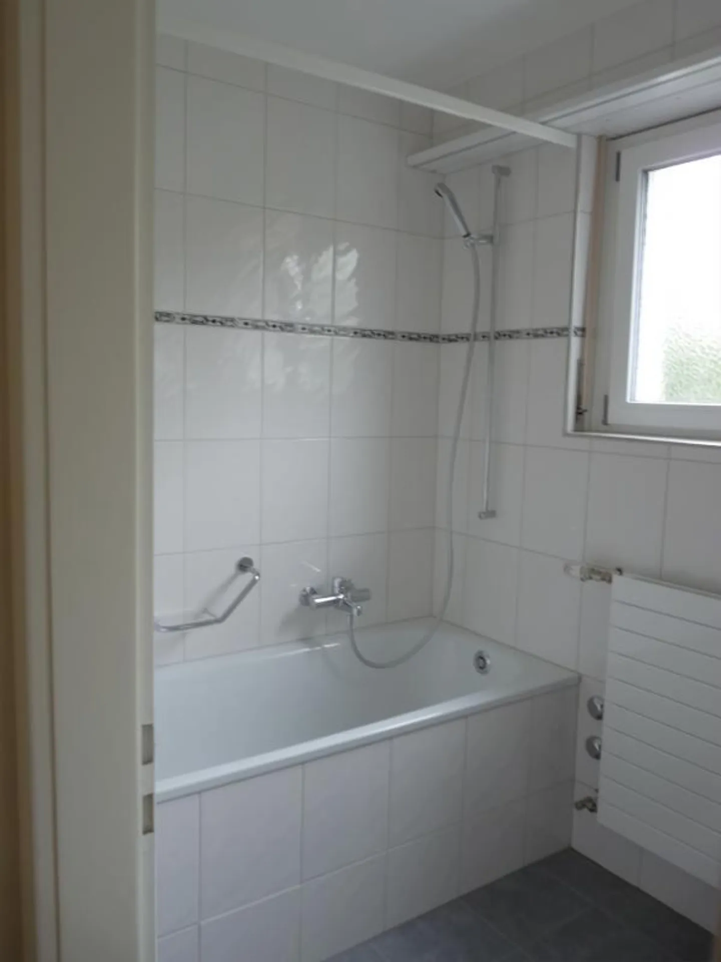 Appartement 4 pièces dans le vert et directement à côté de l'école - Photo 3 sur 12