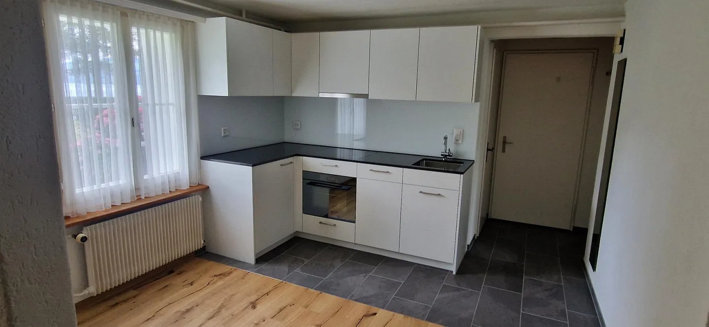 Appartamento 2,5 locali a Morgarten, recentemente ristrutturato, vicino alla fermata dell'autobus - Foto 1 di 4