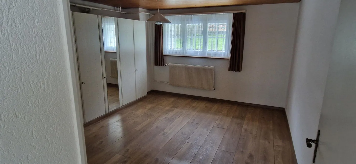 Appartamento 2,5 locali a Morgarten, recentemente ristrutturato, vicino alla fermata dell'autobus - Foto 3 di 4