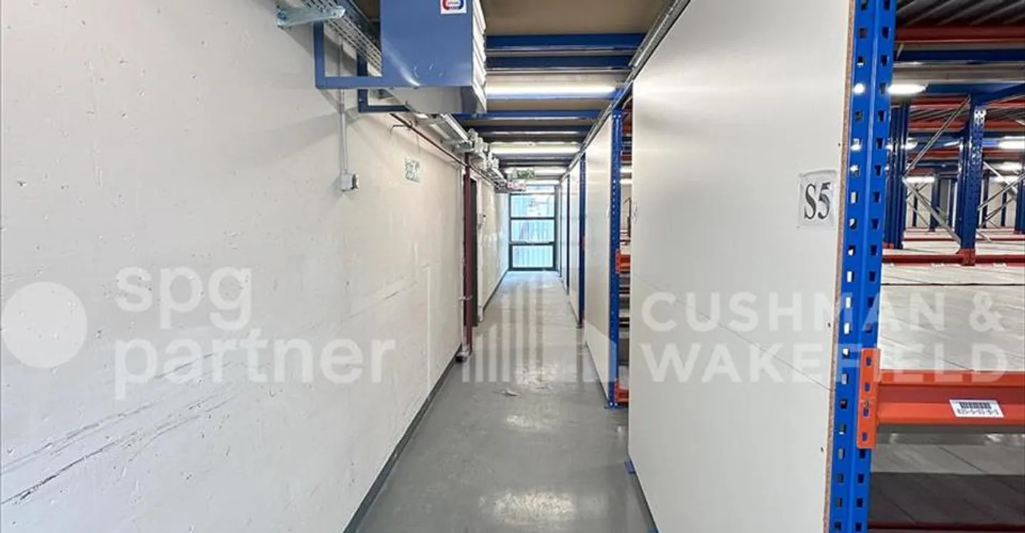 Office space for rent - Photo 1 of 6