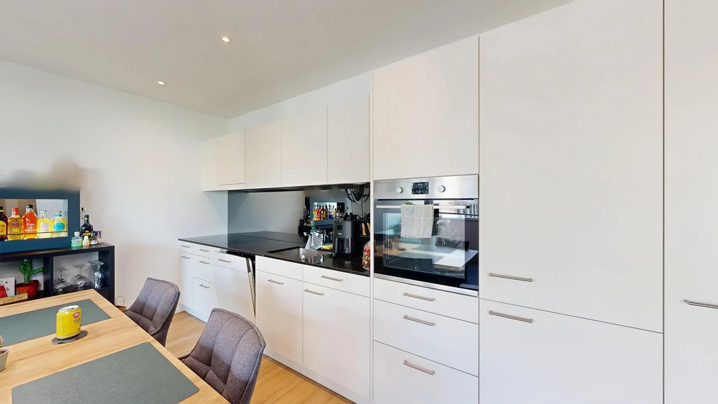 Modernes Apartment mit Balkon - Foto 2 von 8