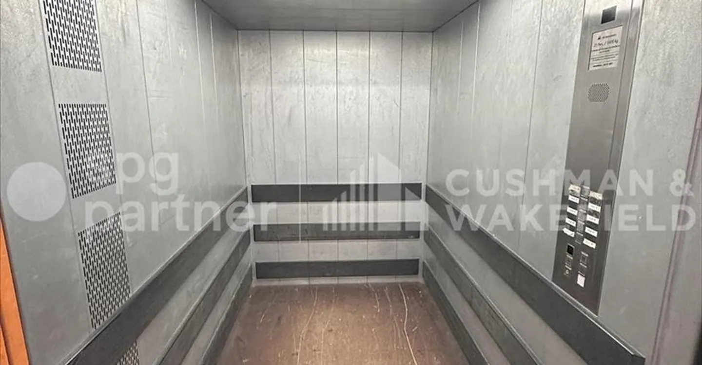 Office space for rent - Photo 2 of 6