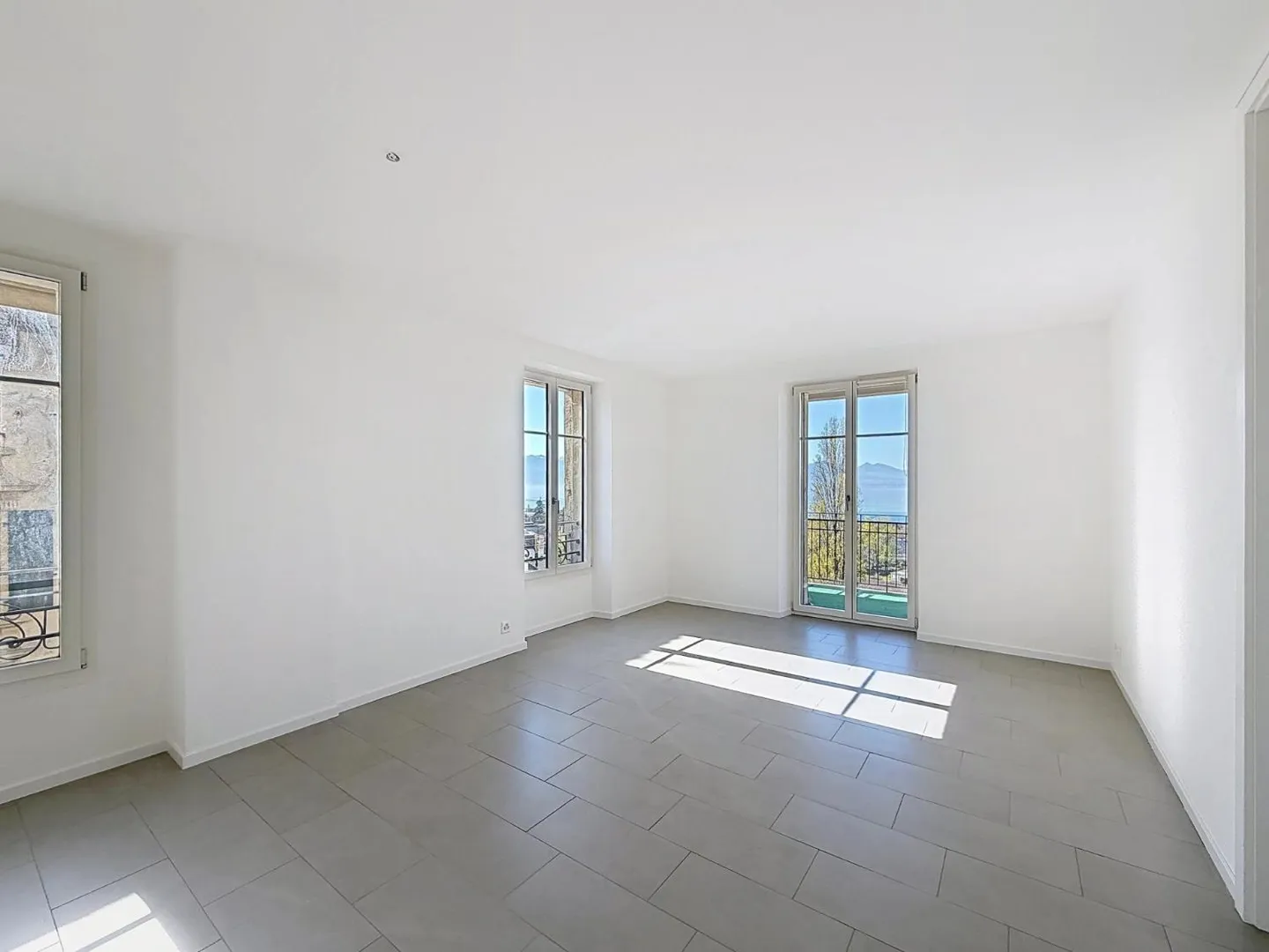 Appartement: Charme Ancien, Confort Neuf, Vue Lac - Photo 3 sur 13