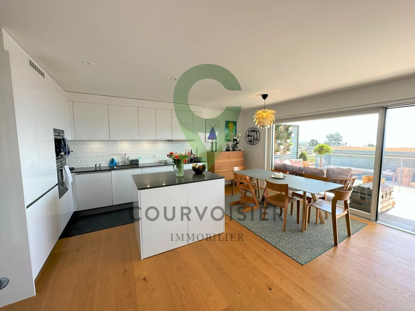 Stunning 4.5-room duplex with panoramic lake view - Photo 2 of 14