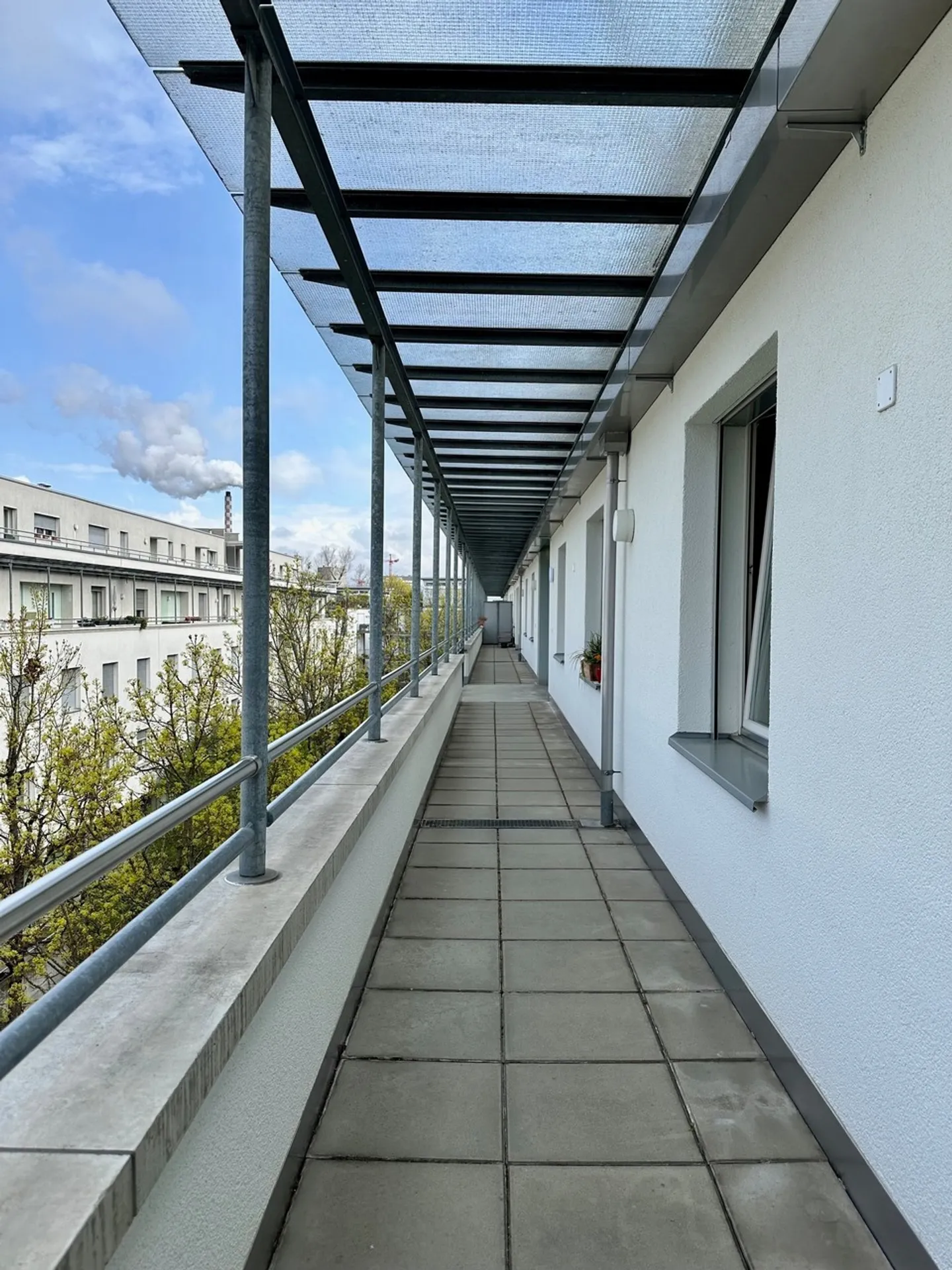 Appartement duplex attrayant de 4,5 pièces dans le quartier prisé de St. Johann - Photo 2 sur 12