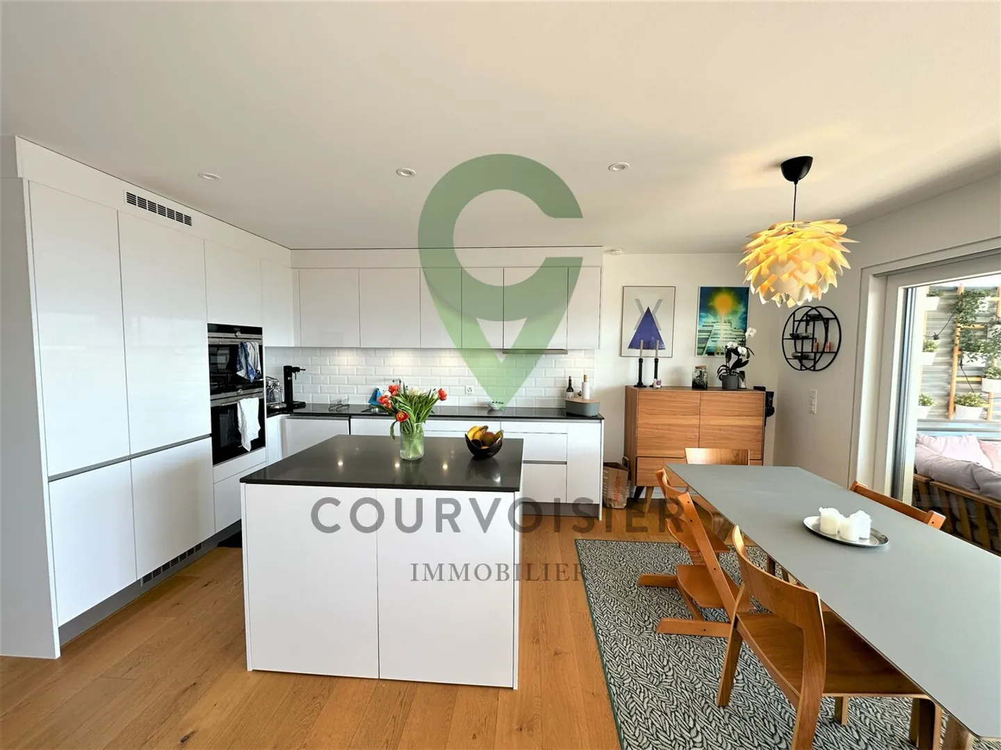 Stunning 4.5-room duplex with panoramic lake view - Photo 3 of 14