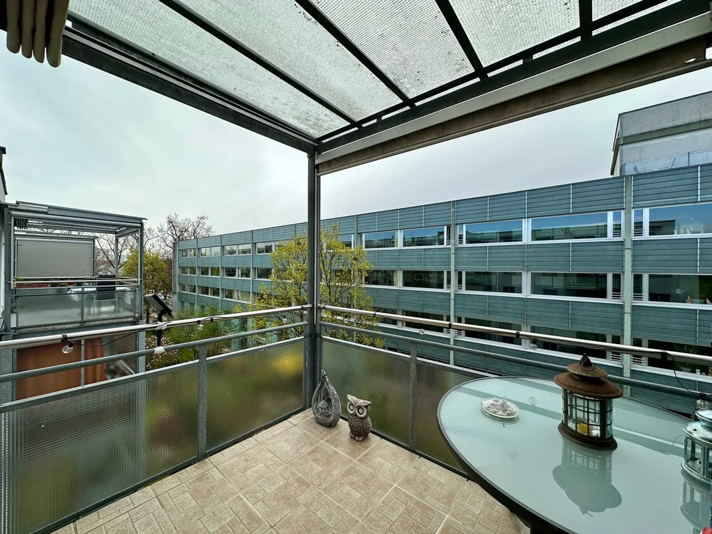 Appartement duplex attrayant de 4,5 pièces dans le quartier prisé de St. Johann - Photo 4 sur 12