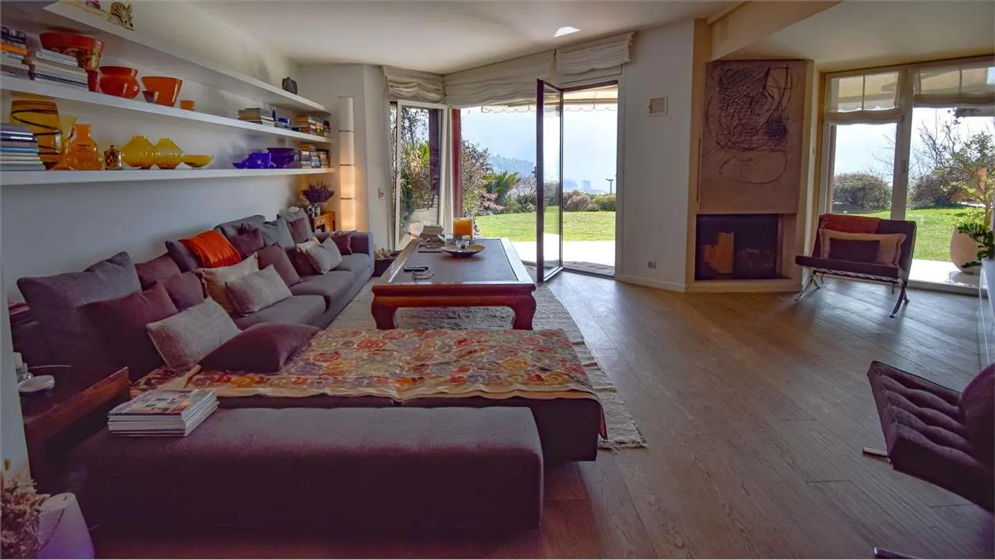 Prestigious Apartment with Garden and Lake View - Photo 7 of 13