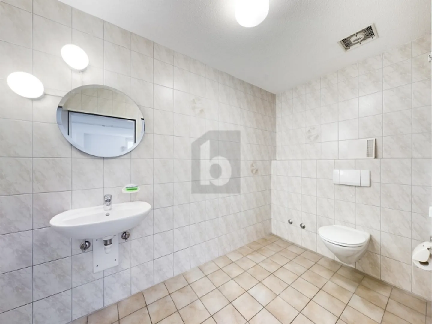 Emplacement calme avec de bonnes connexions - Photo 1 sur 5