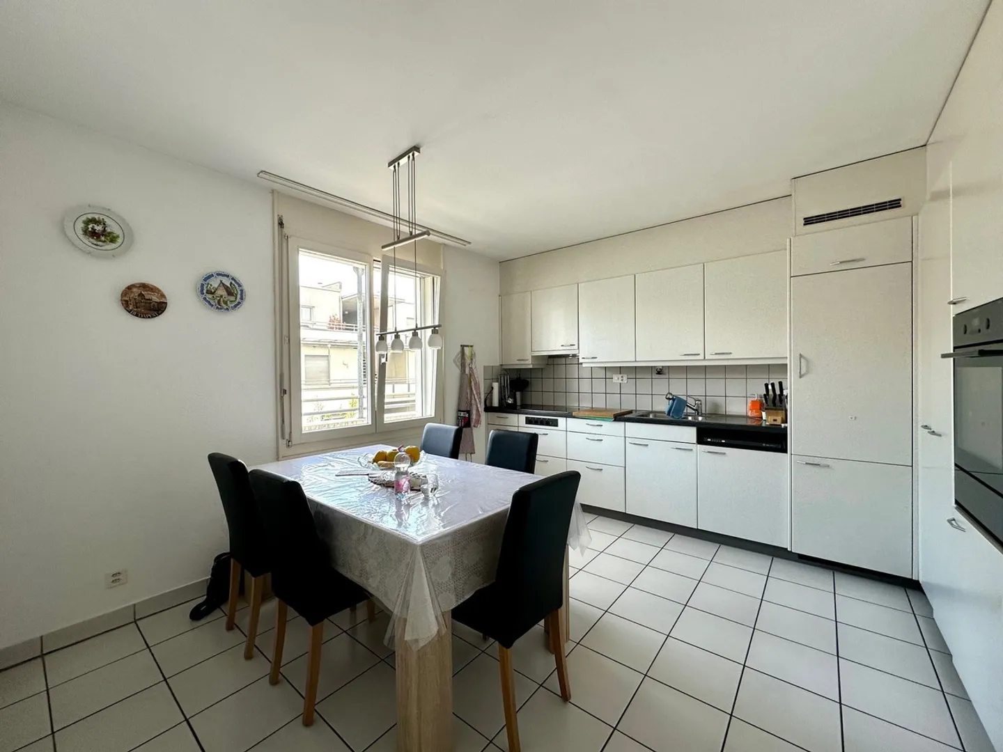 Appartement duplex attrayant de 4,5 pièces dans le quartier prisé de St. Johann - Photo 5 sur 12