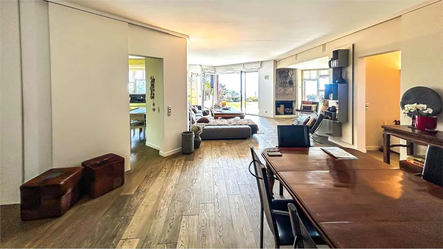 Prestigious Apartment with Garden and Lake View - Photo 5 of 13