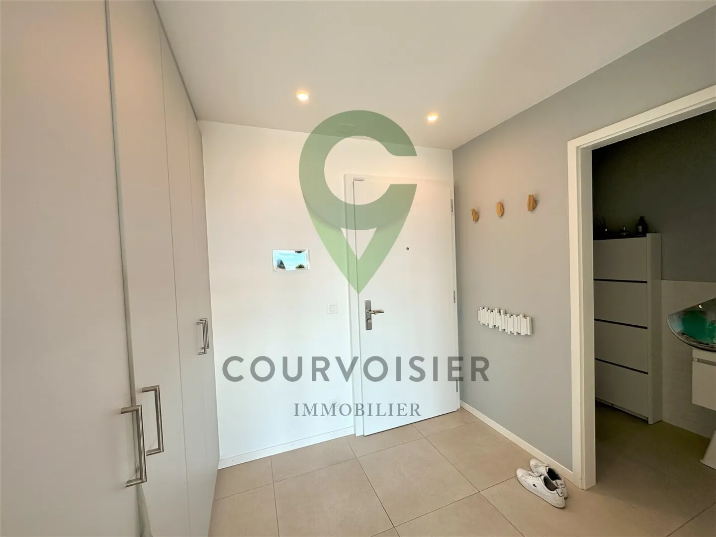 Stunning 4.5-room duplex with panoramic lake view - Photo 6 of 14
