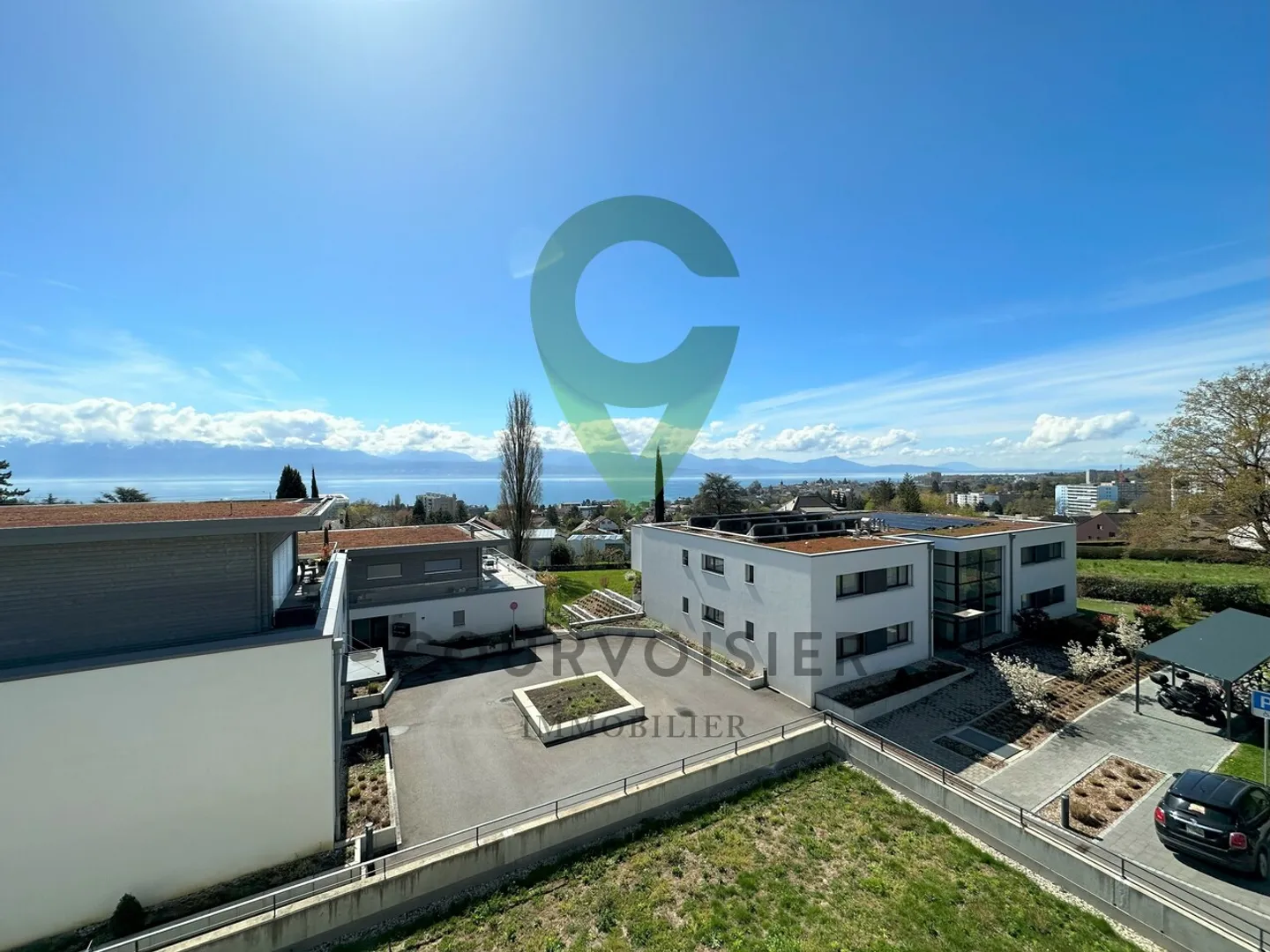 Stunning 4.5-room duplex with panoramic lake view - Photo 8 of 14