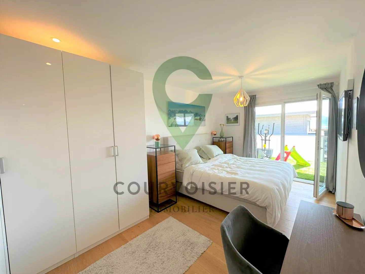 Stunning 4.5-room duplex with panoramic lake view - Photo 12 of 14
