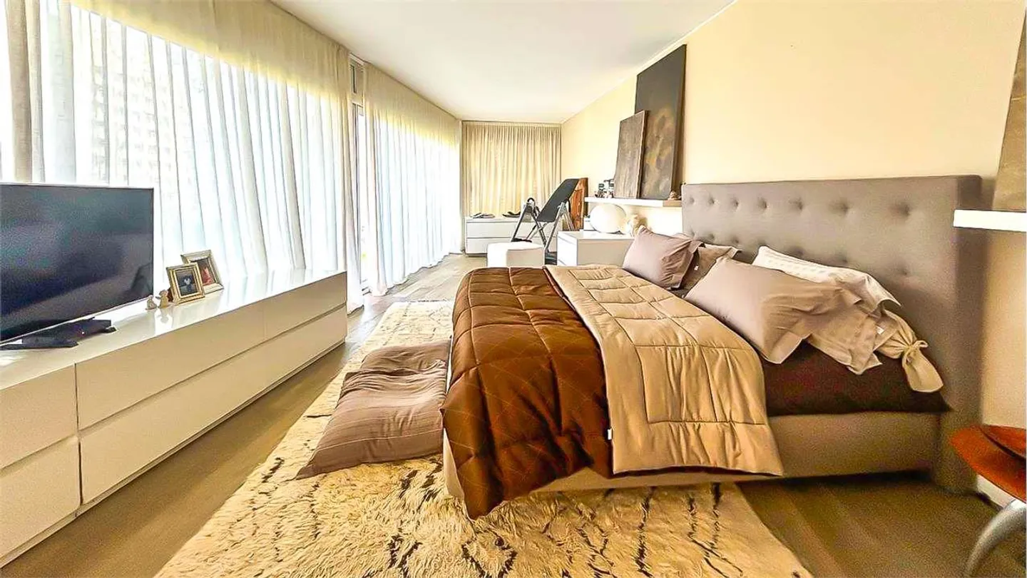 Prestigious Apartment with Garden and Lake View - Photo 13 of 13