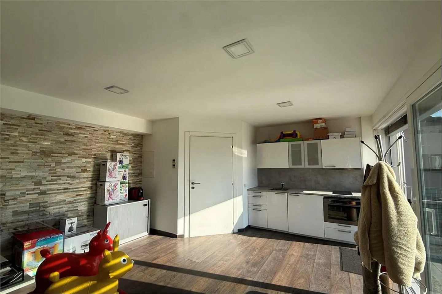 Ufficio luminoso e arredato in zona strategica - Photo 1 of 9