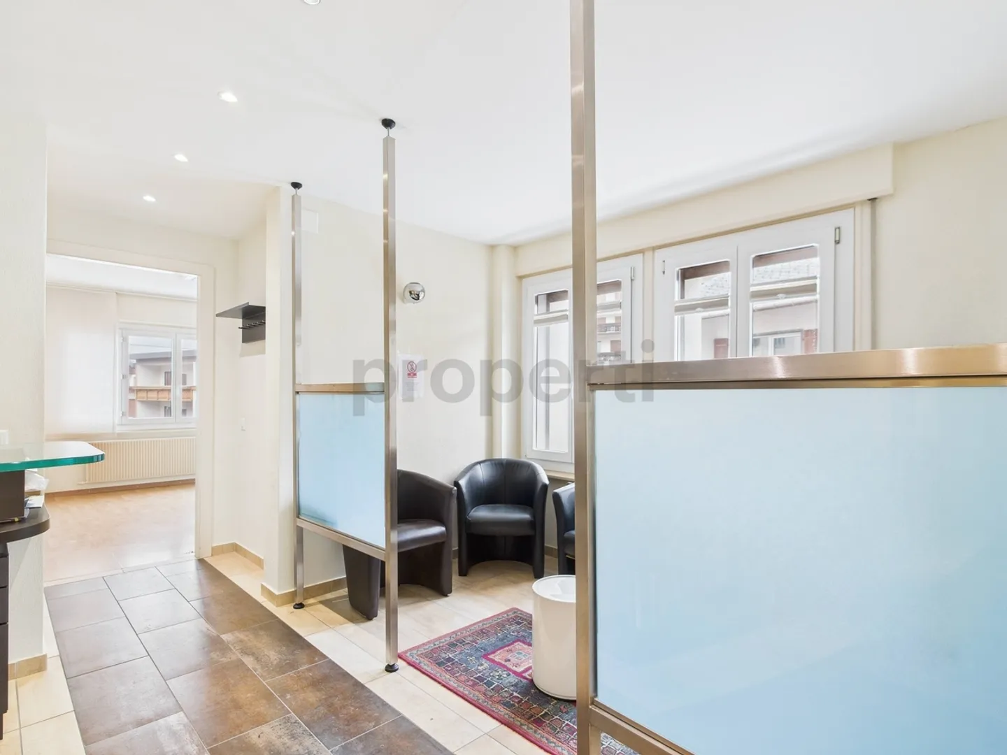 4,5-Zimmer-Wohnung im Herzen von Crans VS - Charme, Raum und Renovierungspotenzial - Foto 2 von 9