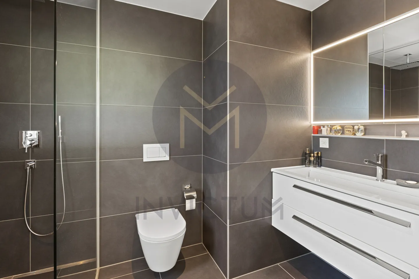 Exceptional contemporary villa with terrace and garden - Photo 11 of 22