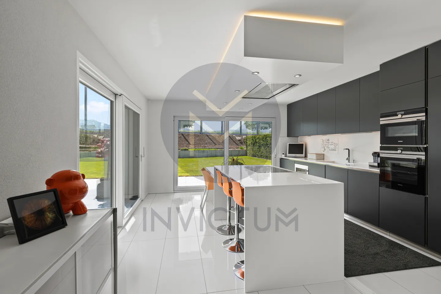 Exceptional contemporary villa with terrace and garden - Photo 6 of 22