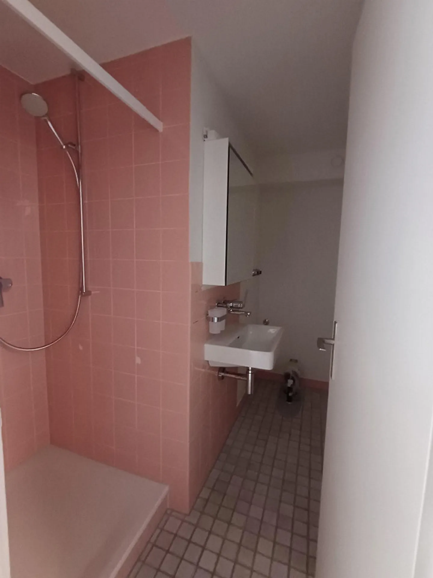 Newly renovated single apartment in the old town - Photo 7 of 7