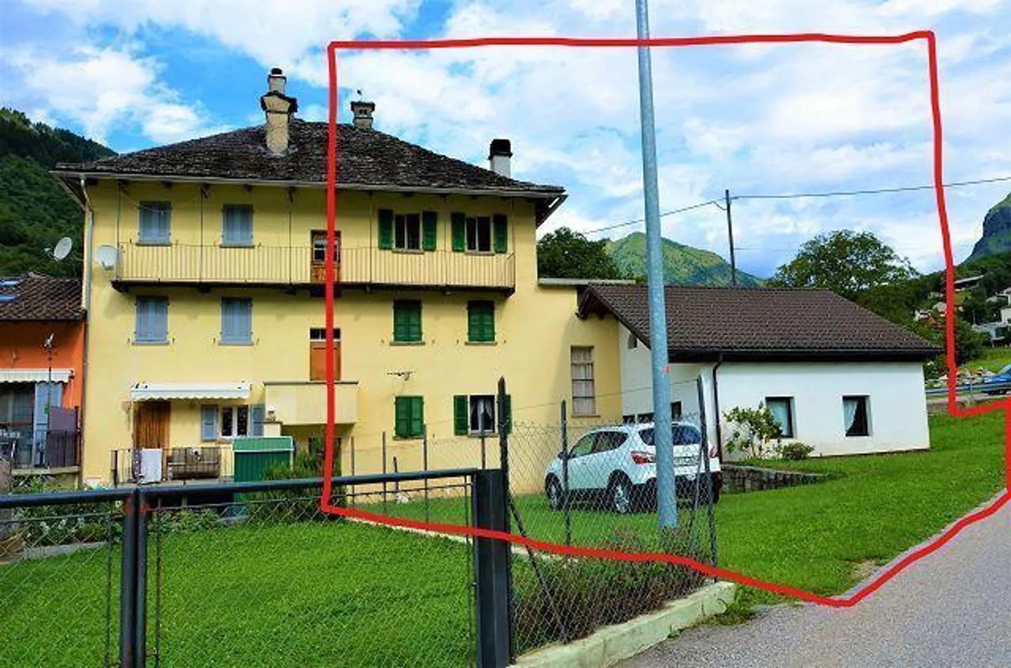 Maison tessinoise de 9 pièces à rénover avec dépendance et terrain emplacement ensoleillé et calme - Photo 1 sur 13