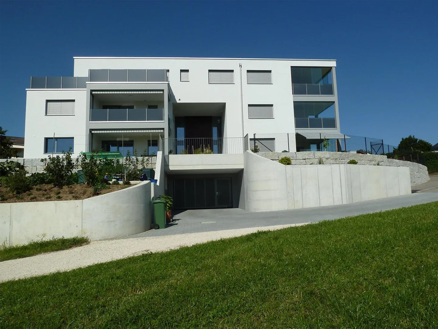 Charmante Wohnung mit Seeblick - Foto 1 von 4